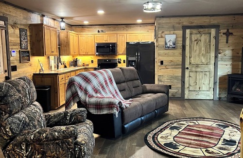 State Road Cabin | Cozy cabin with WiFi, gas logs, AC, and big window to watch wildlife in State Rd