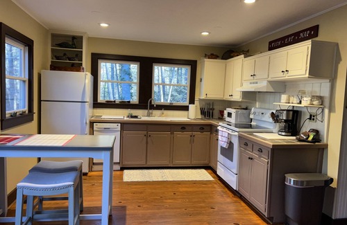 Cashiers Cabin | Cozy cabin within walking distance of Cashiers Crossroads.