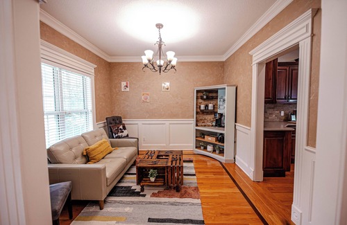 Andrew County House | Cozy Cactus Retreat-Family Friendly 4 bed/2bath near St. Joseph/Savannah, MO