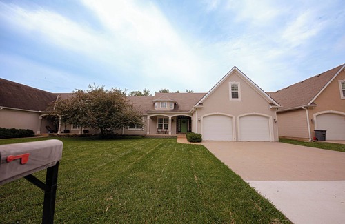 Andrew County House | Cozy Cactus Retreat-Family Friendly 4 bed/2bath near St. Joseph/Savannah, MO