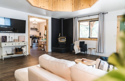 North Fork Cabin | Cozy CaliCabin bordering the Sierra National Forest, Bass Lake and Yosemite