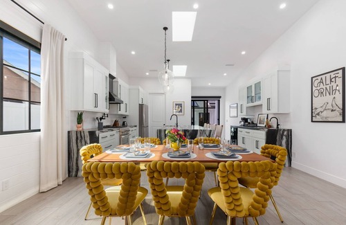 North Clairemont House | Cozy California Modern Farmhouse Sauna + Hot tub + Outdoor living + Relax