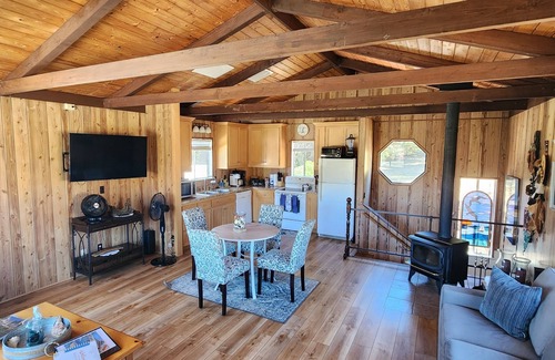 Lodge Hill House | Cozy Cambria Cottage/Firepit/EVCharger/Beach Vibe/King Bed