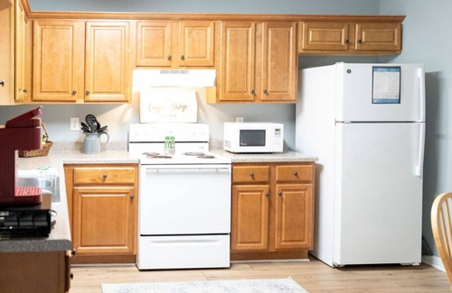 Auburn House | Cozy Camelia A - Comfortable Economy Stay