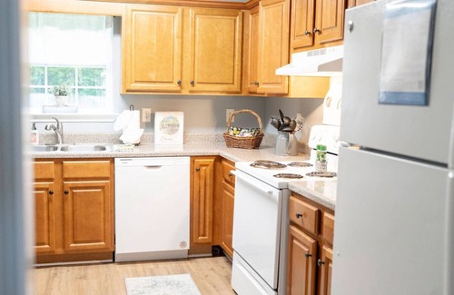 Auburn Apartment | Cozy Camelia Units A