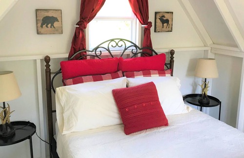 St. Charles Cabin | Cozy Camp Cottage at Glamping St. Louis