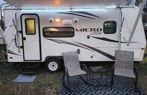 Waco House | Cozy Camp RV with AC and WiFi in Welcoming Waco