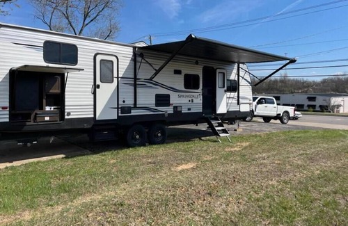 Bloomington House | Cozy Camper for the eclipse