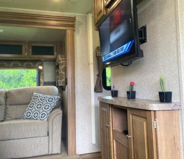 Ludlam Other | Cozy Camper - Free Parking
