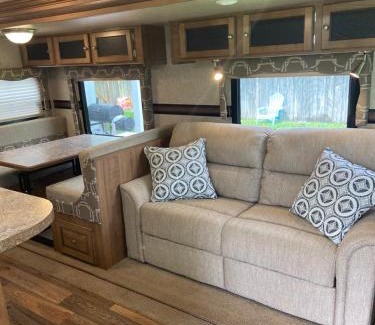 Ludlam Other | Cozy Camper - Free Parking