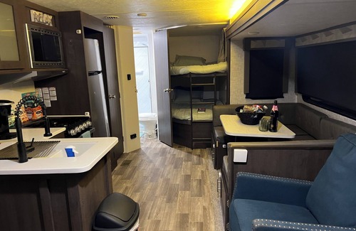 Copeland House | Cozy Camper in Amazing Grove with Lakeview