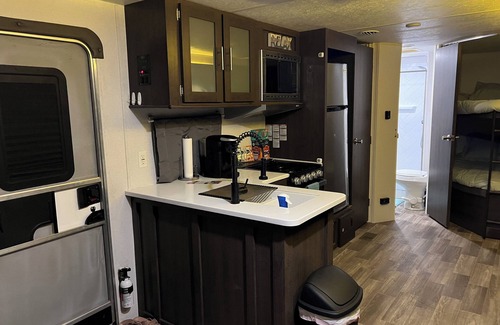 Copeland House | Cozy Camper in Amazing Grove with Lakeview