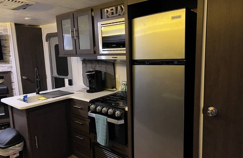 Copeland House | Cozy Camper in Amazing Grove with Lakeview
