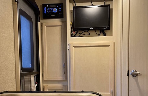 Woodstock House | Cozy Camper just a 1/2 mile to historic downtown Woodstock
