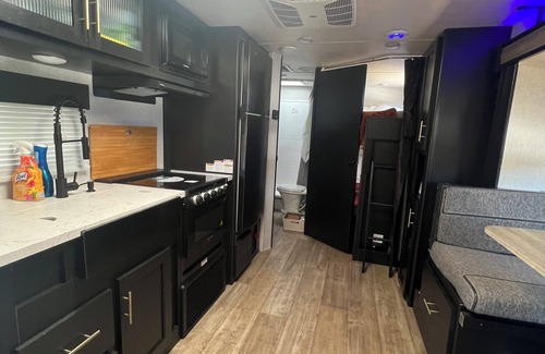 Coarsegold House | Cozy camper trailer in the foothills of the Sierra Nevada’s. Near Yosemite!