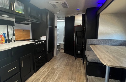 Coarsegold House | Cozy camper trailer in the foothills of the Sierra Nevada’s. Near Yosemite!