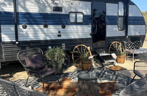 Coarsegold House | Cozy camper trailer in the foothills of the Sierra Nevada’s. Near Yosemite!