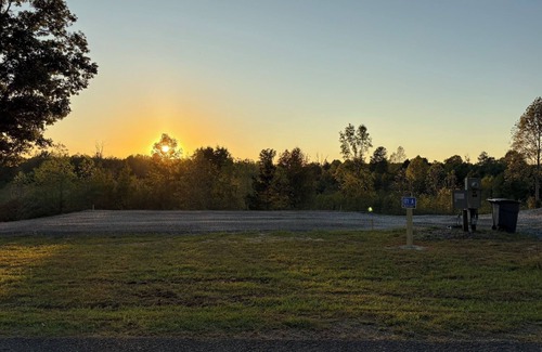 Tennga RV Rental | Cozy campground, FHU, large rv gravel pad, sunset views, in relaxing Old Fort