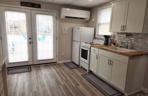 Anchor Bay Harbor House | Cozy Canal Tiny Home | Sleeps 4 | Boat Parking