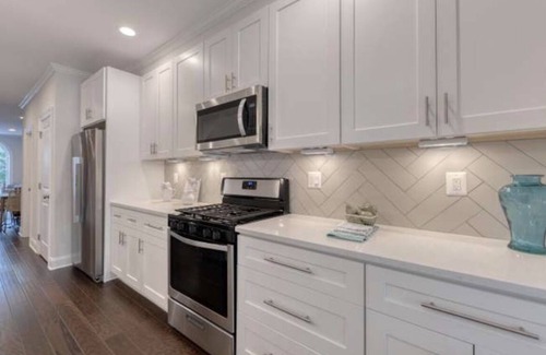 Highlandtown House | Cozy Canton Home with Rooftop Deck + Private Parking