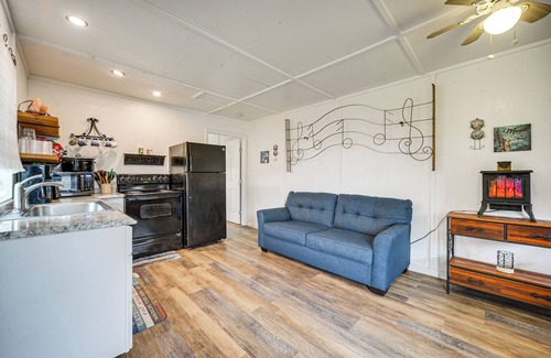 Canyon Lake Cottage | Cozy Canyon Lake Cottage Rental w/Private Hot Tub