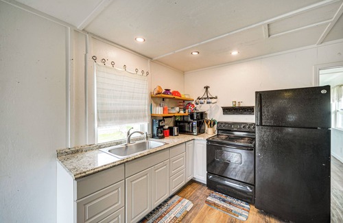 Canyon Lake Cottage | Cozy Canyon Lake Cottage Rental w/Private Hot Tub