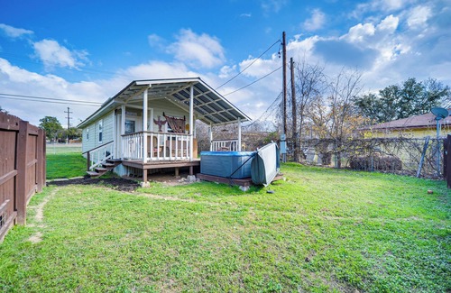 Canyon Lake Cottage | Cozy Canyon Lake Cottage Rental w/Private Hot Tub