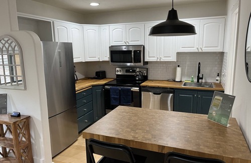 Park City Condo | Cozy Canyons Condo, walkable to Cabriolet Gondola! Washer and dryer in unit.