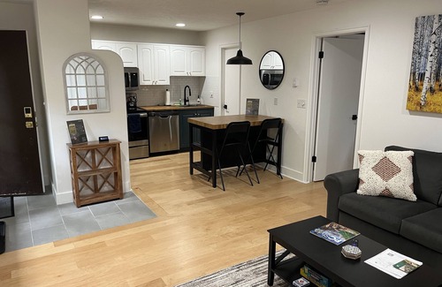 Park City Condo | Cozy Canyons Condo, walkable to Cabriolet Gondola! Washer and dryer in unit.