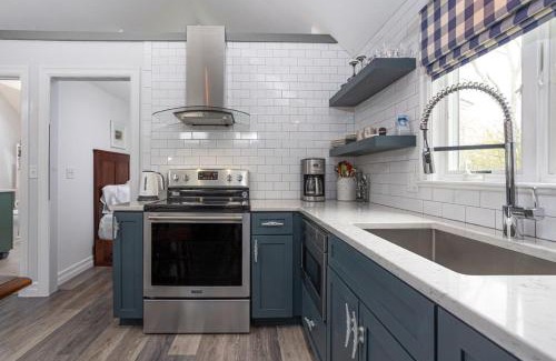 West Dennis House | Cozy Cape Cod House by Rock Properties