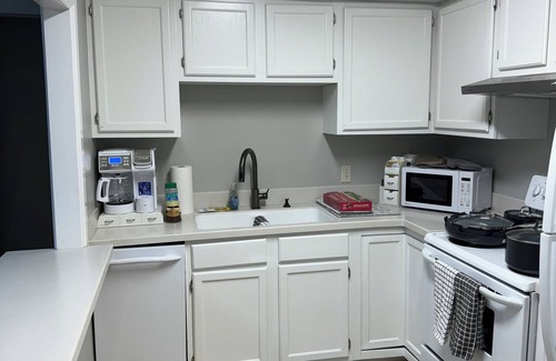 Capital View House | Cozy Capital View, Downtown Attractions, and Local Dining at Your Doorstep!