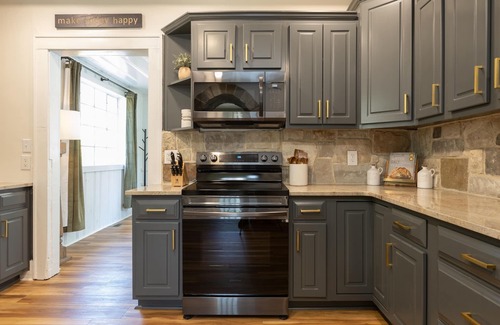 Rock Hill House | Cozy Caramel 2 Bd/2 Bth Bottom Floor Unit Sleeps 6
