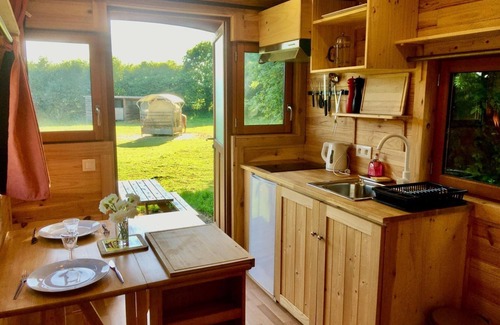 La Chapelle-Cecelin Apartment | Cozy caravan in nature with wifi and close to horses