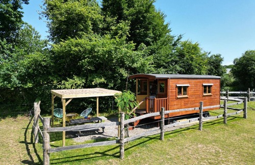 La Chapelle-Cecelin Apartment | Cozy caravan in nature with wifi and close to horses