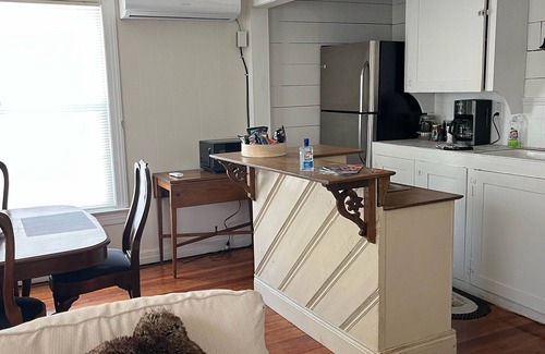 Marlin House | Cozy Carriage House Apartment at Three Oaks