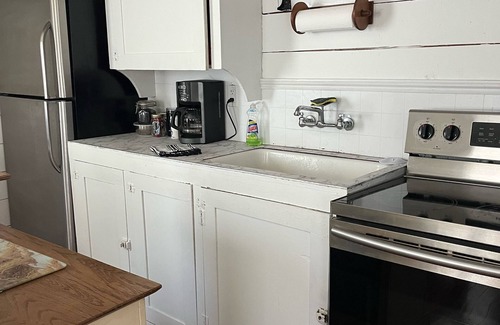Marlin House | Cozy Carriage House Apartment at Three Oaks