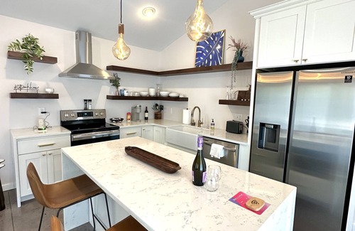 Forest City House | Cozy Carriage House in Downtown Forest City!