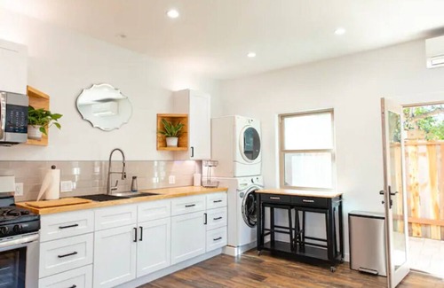 Ventura House | Cozy Casa. 1 mile from the beach/downtown.