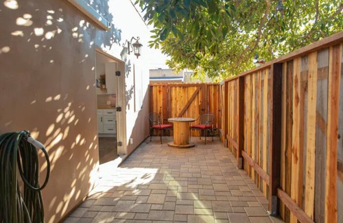 Ventura House | Cozy Casa. 1 mile from the beach/downtown.