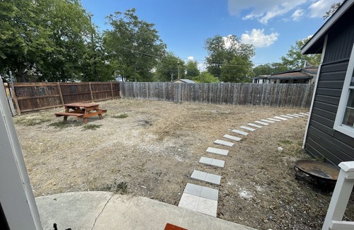 Shearer Hills - Ridgeview House | Cozy Casita in Central SA/10 min to Downtown! River Walk! The Alamo!
