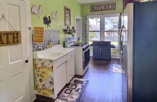 Menominee House | Cozy casita near the Bay