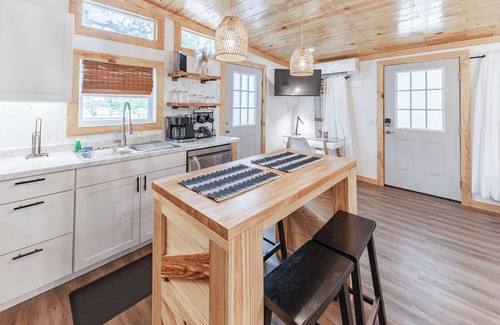Madison House | Cozy Casita w/Fire Pit-Unit A