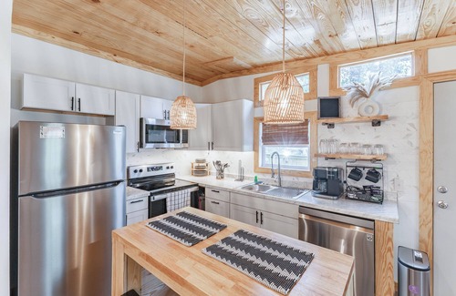 Madison House | Cozy Casita w/Fire Pit-Unit A