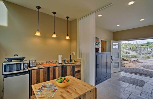 Carefree House | Cozy Casita w/Mtn View + Pool & Hot Tub Access