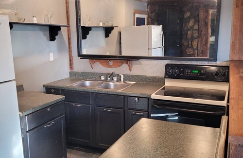 Clovis Apartment | Cozy casita with covered parking.