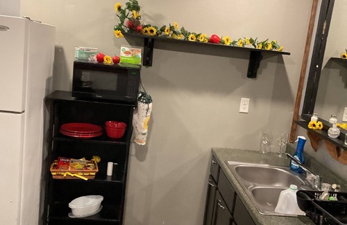 Clovis Apartment | Cozy casita with covered parking.