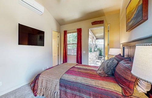 Flagstaff House | Cozy Casita with private patio, high-speed internet and cable