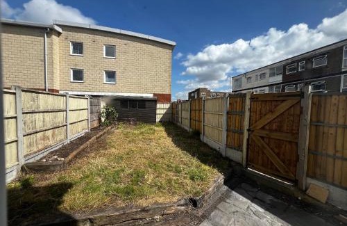 Benfleet House | Cozy Castle Lane
