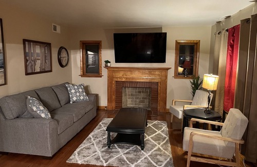 Niles House | Cozy Castle