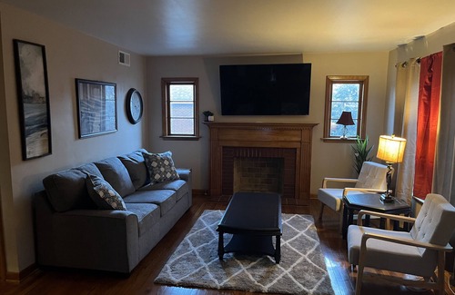 Niles House | Cozy Castle